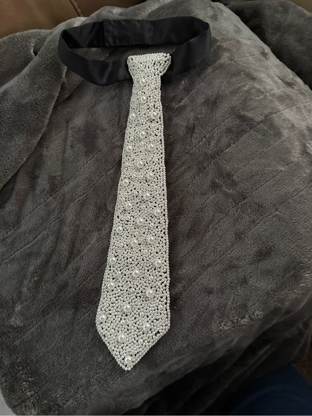 Pearl-Embellished Silver Necktie